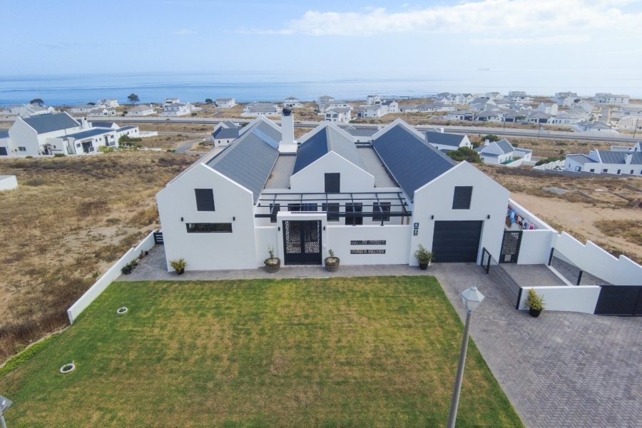 4 Bedroom Property for Sale in Da Gama Bay Western Cape